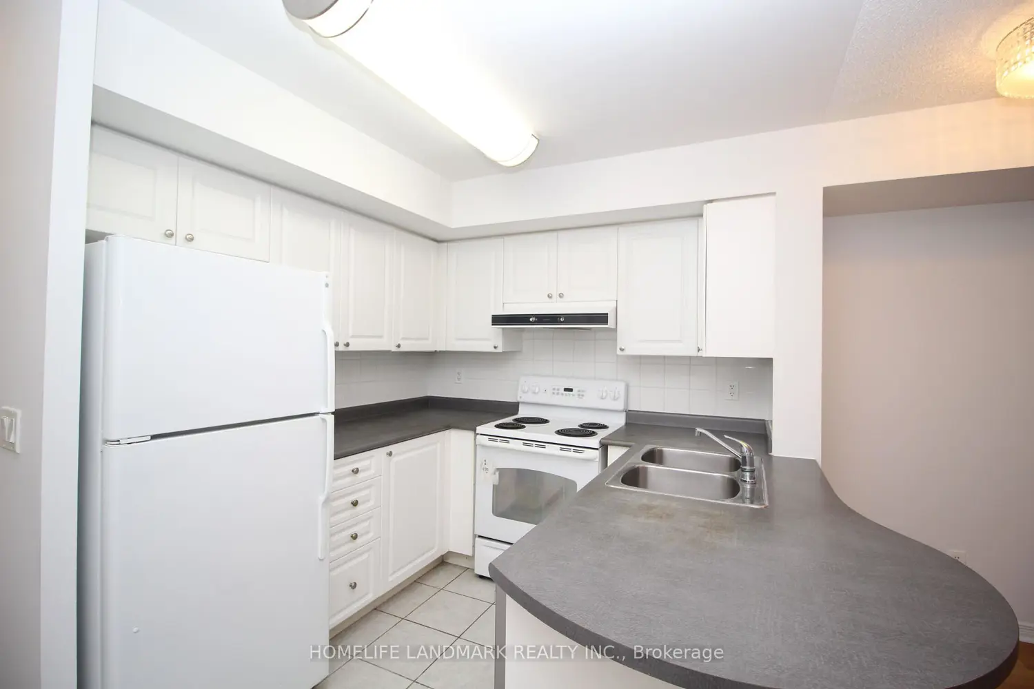 Additional image 5 of 11 Oneida Crescent 708