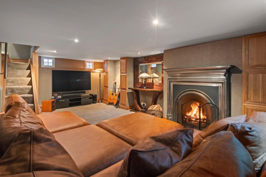 Additional image 11 of 4 bed property for saleSt. Albans Street, Windsor SL4