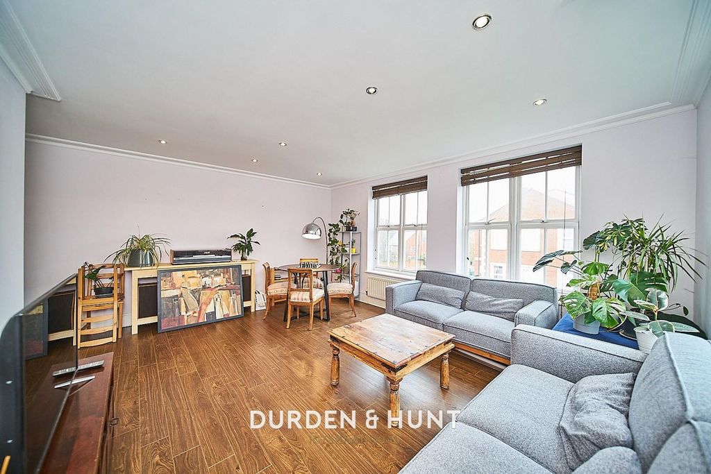 Additional image 3 of 2 bed flat for saleThe Boulevard, Woodford Green IG8