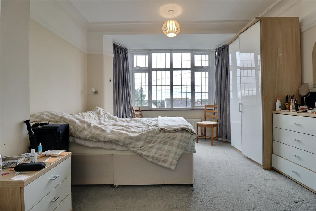 Additional image 12 of 4 bed property for saleHavant Road, Farlington, Portsmouth PO6