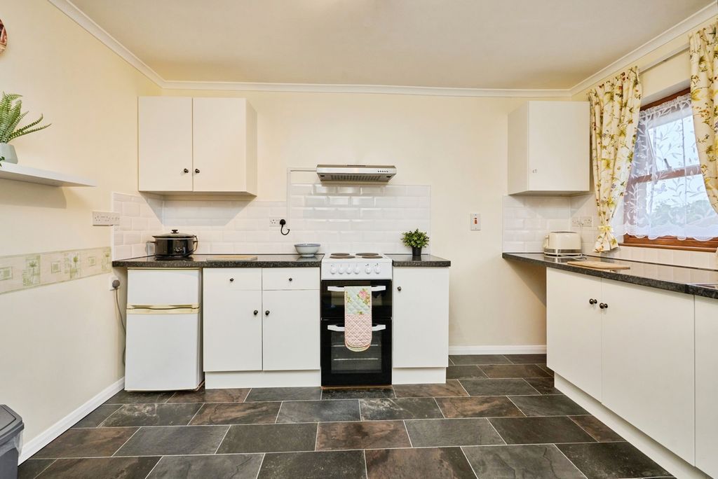 Additional image 5 of 2 bed maisonette for saleMedina Avenue, Newport, Isle Of Wight PO30