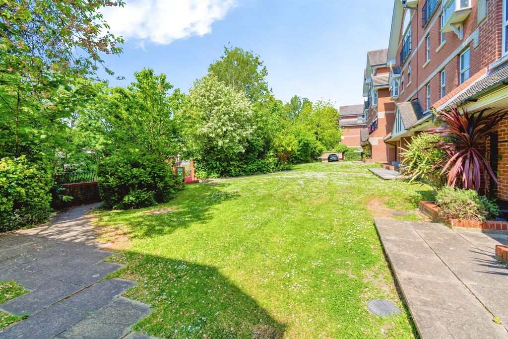 Additional image 15 of 2 bed flat for saleWestridge Road, Southampton SO17