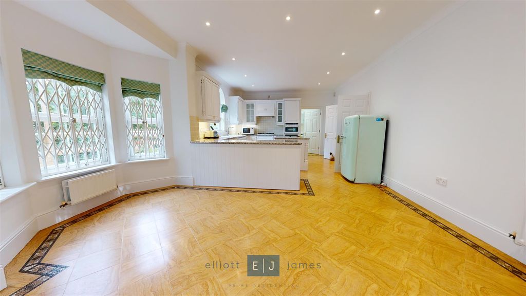 Additional image 5 of 6 bed detached house for saleRegents Drive, Woodford Green IG8