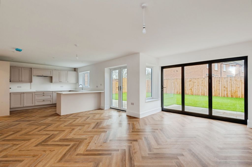 Additional image 10 of 5 bed detached house for saleVictoria Place, Bevan Way, Widnes, Cheshire WA8