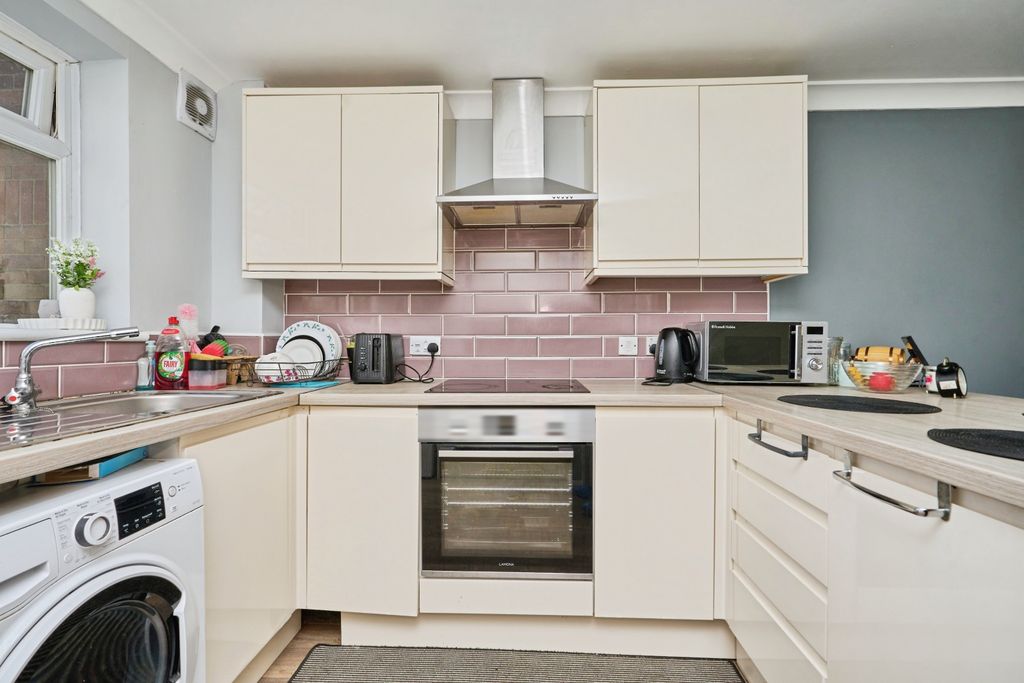 Additional image 7 of 1 bed maisonette for saleSylvan Drive, Newport, Isle Of Wight PO30