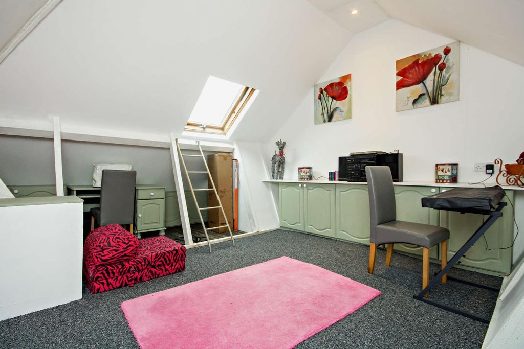 Additional image 19 of 3 bed semi-detached house for saleBrownrigg Road, Ashford TW15