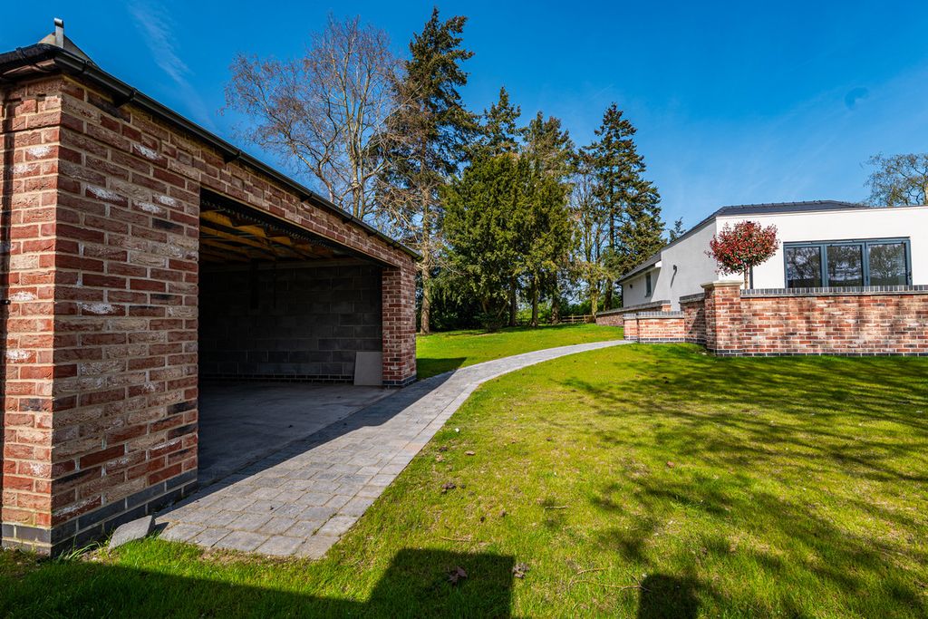 Additional image 5 of 4 bed detached bungalow for saleHorncastle Road, Woodhall Spa, Lincolnshire LN10