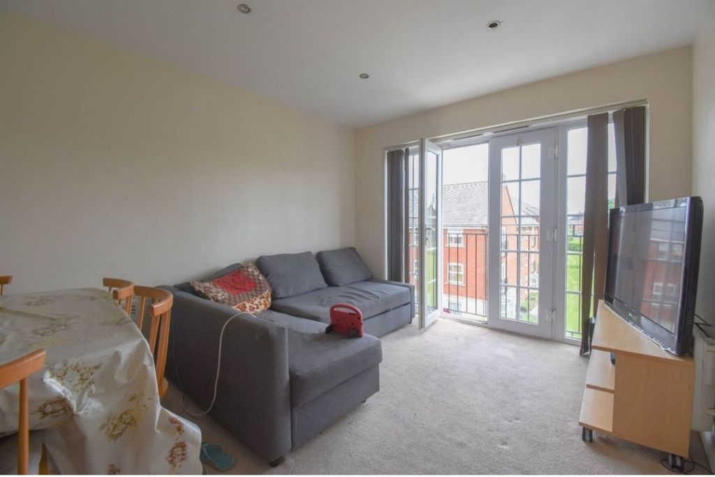 2 bed flat for saleBirkby Close, Leicester LE5 photo 3