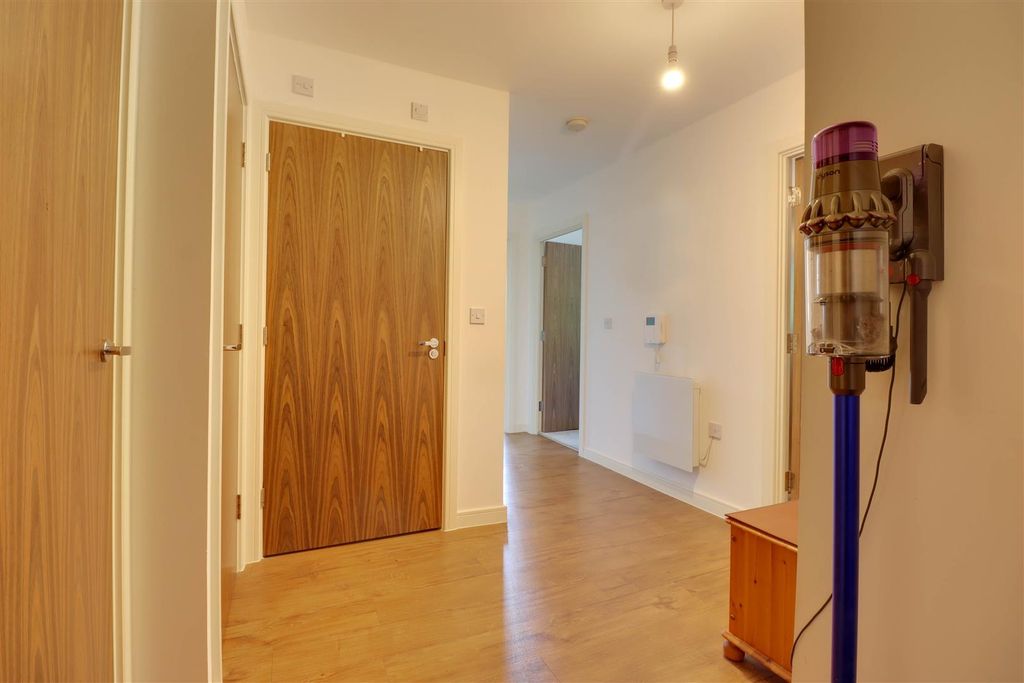 Additional image 8 of 2 bed flat for saleRamsden Court, Wickford SS12