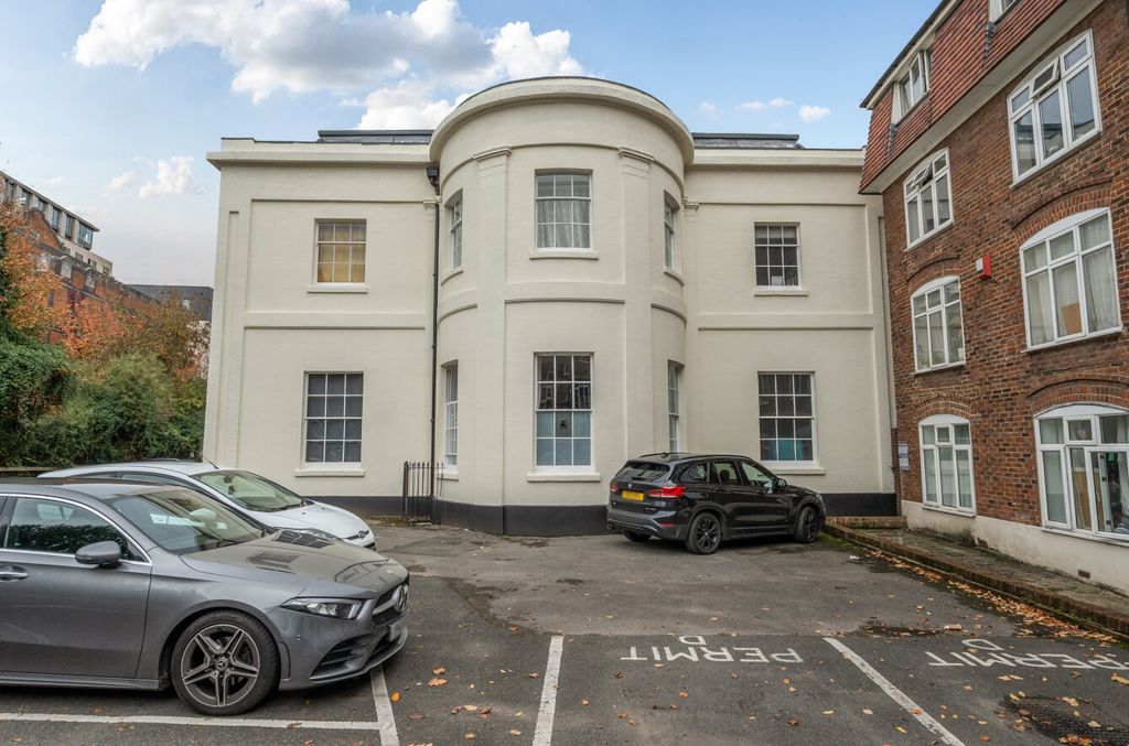 2 bed flat for saleGrosvenor Square, Southampton, Hampshire SO15