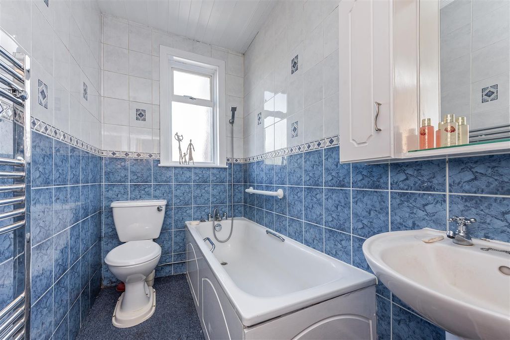 Additional image 9 of 2 bed flat for saleCopnor Road, Portsmouth PO3