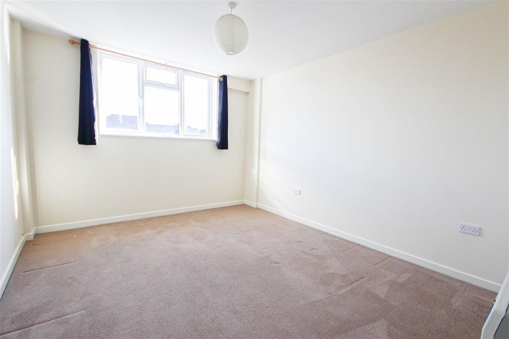 Additional image 6 of 2 bed flat for saleClaire House, 27 Park Road, Southampton SO15