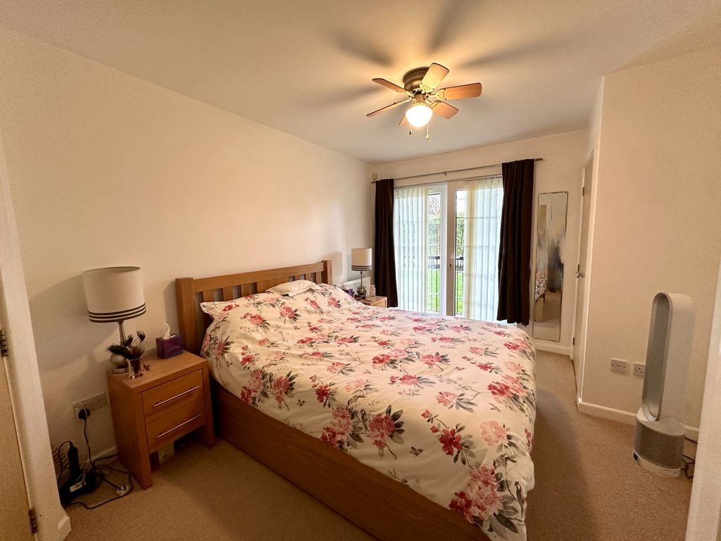 Additional image 6 of 2 bed flat for saleCastlecroft Road, Castlecroft, Wolverhampton WV3