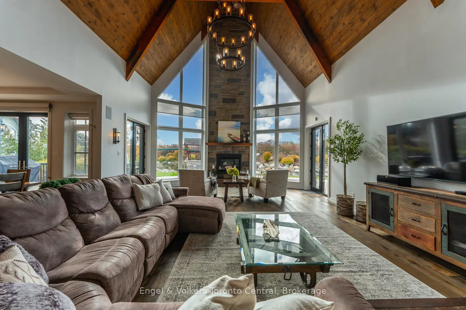 280 Sunset Boulevard photo 2
