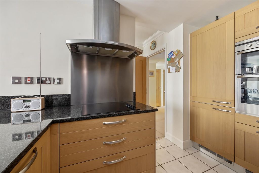 Additional image 6 of 2 bed flat for saleSteyne Gardens, Worthing BN11