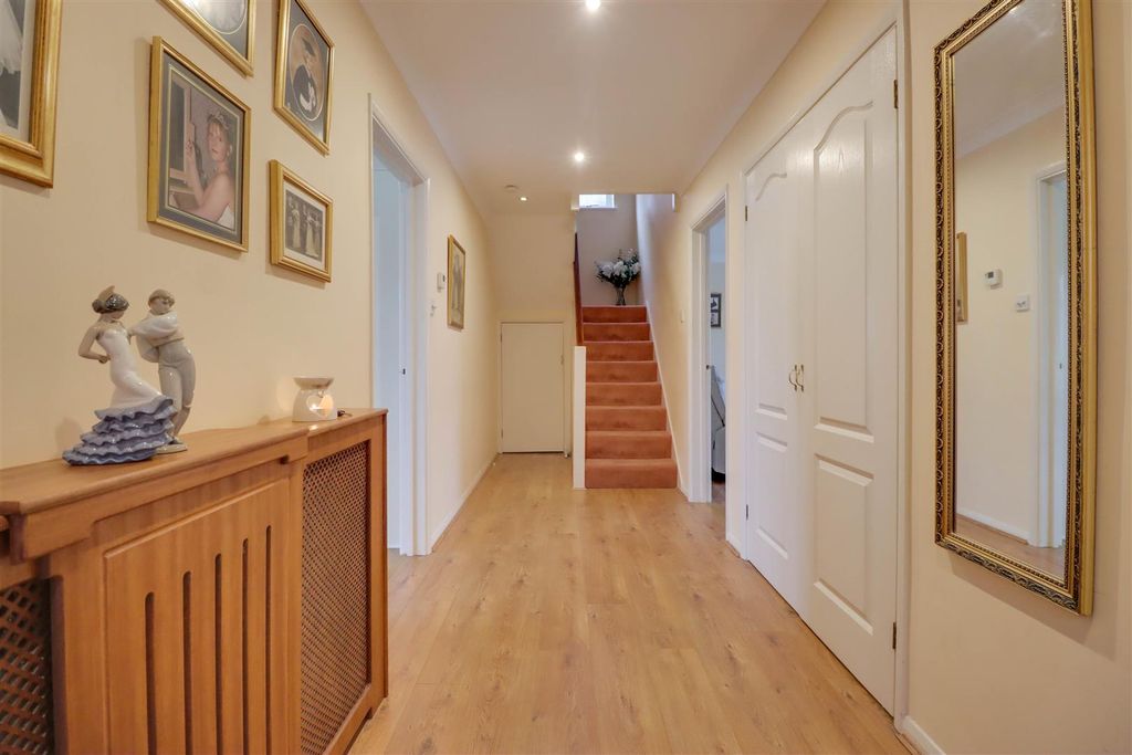 Additional image 10 of 4 bed detached house for saleSwan Lane, Wickford SS11