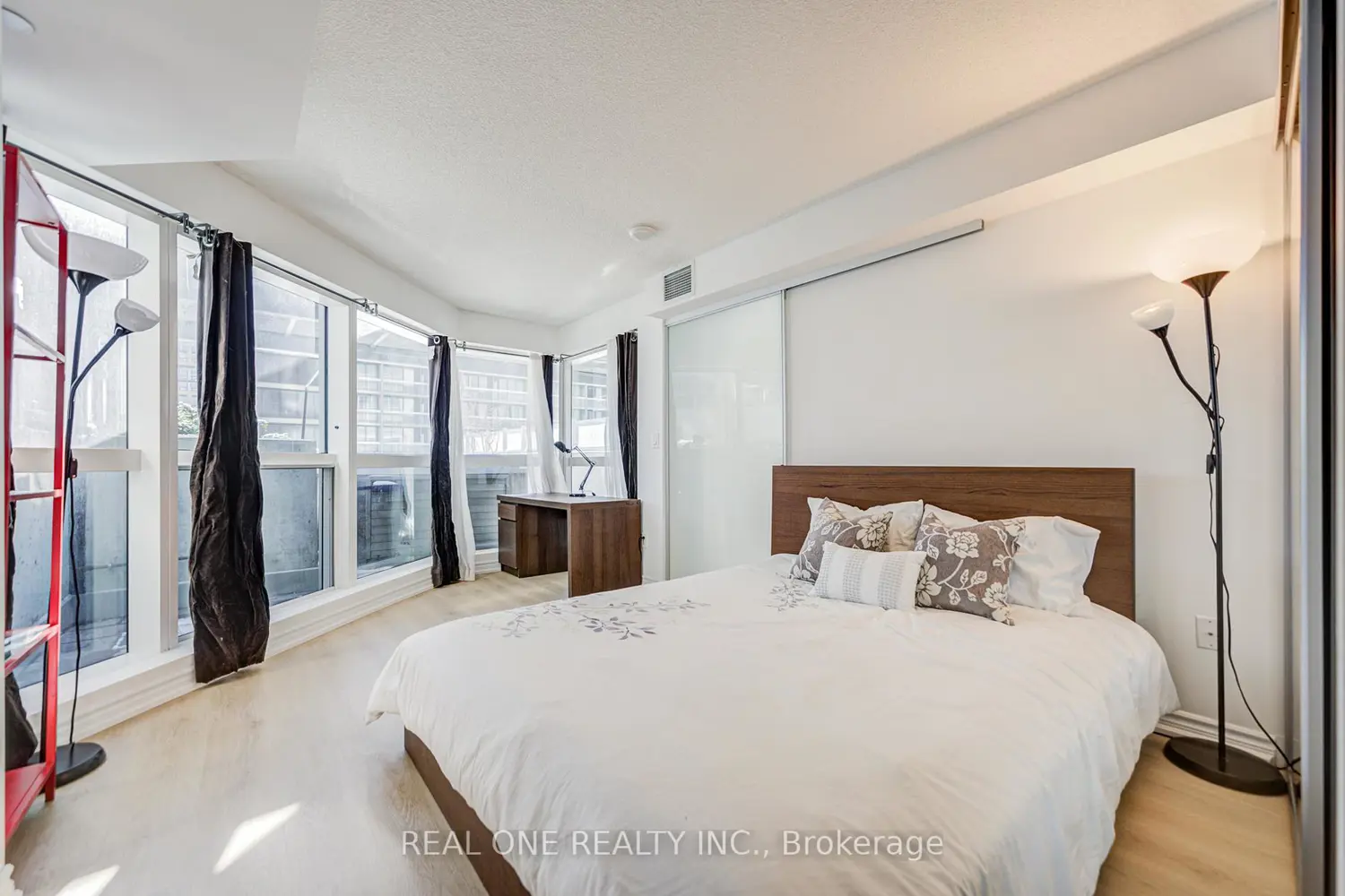 Additional image 2 of 386 Yonge Street 1408