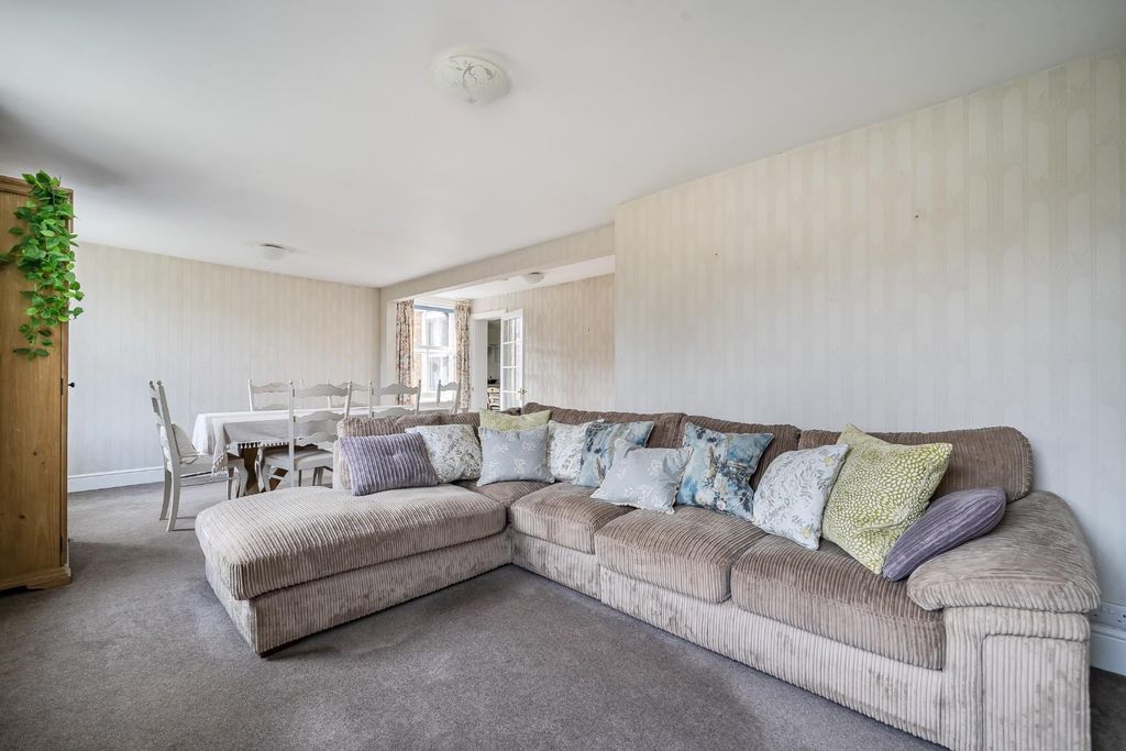 Additional image 2 of 2 bed maisonette for saleDorset Road, Windsor SL4
