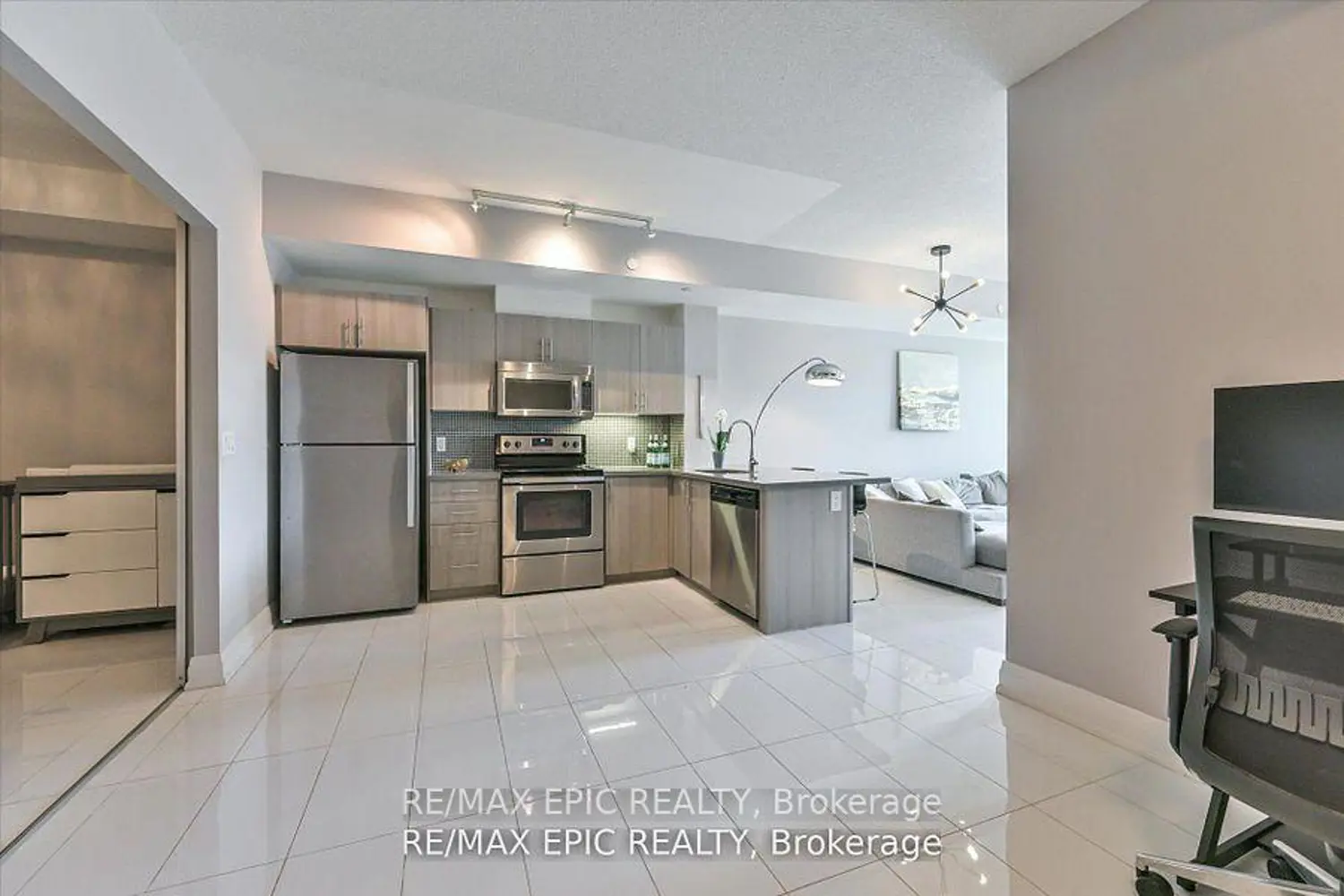 16 Mcadam Avenue 204 photo 5