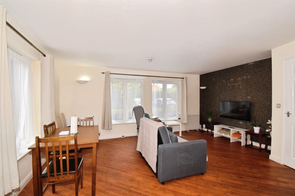 2 bed flat for saleHoneywell Close, Oadby, Leicester LE2 photo 2