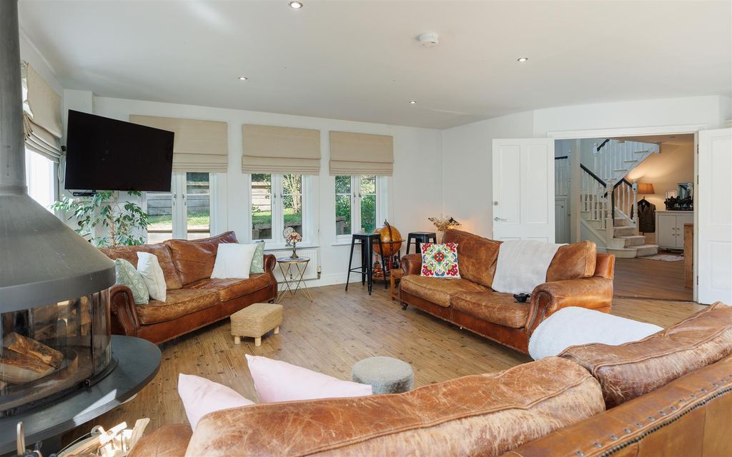Additional image 8 of 6 bed detached house for saleCarisbrooke, Isle Of Wight PO30