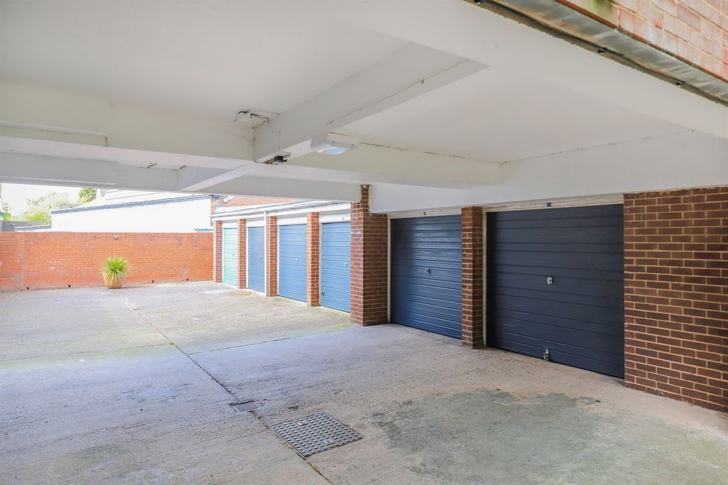 Additional image 15 of 2 bed flat for saleTettenhall Road, Wolverhampton WV6