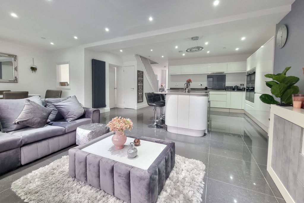 Additional image 2 of 5 bed end terrace house for saleCopnor, Portsmouth PO2
