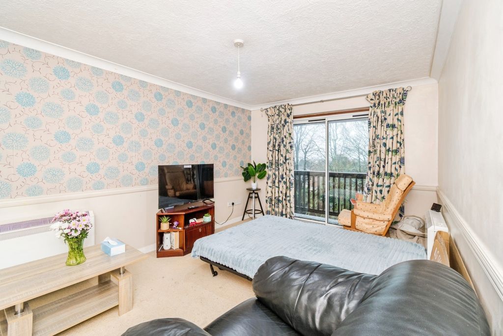 Additional image 2 of 2 bed flat for saleWestwood Road, Southampton, Hampshire SO17