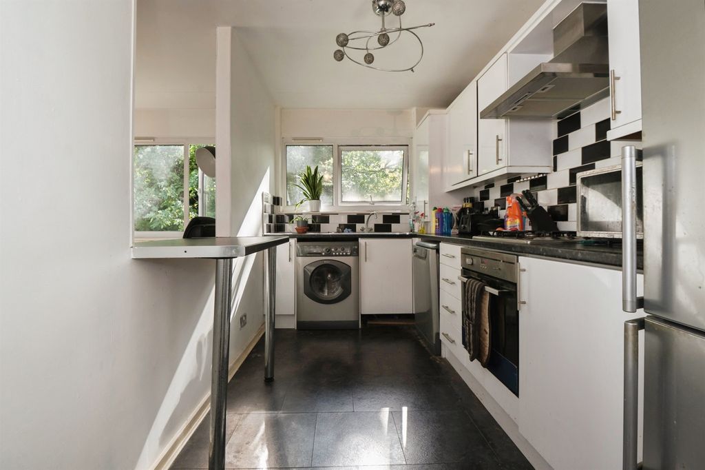 Additional image 4 of 2 bed flat for saleSilverdale Road, Southampton SO15