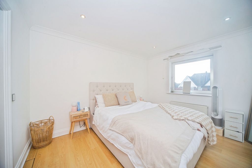 Additional image 9 of 2 bed flat for saleWinchester Road, Southampton, Hampshire SO16