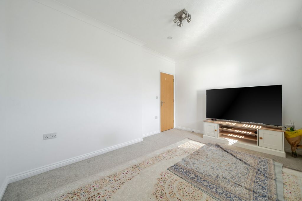 Additional image 3 of 1 bed flat for saleKingston Road, Portsmouth, Hampshire PO2