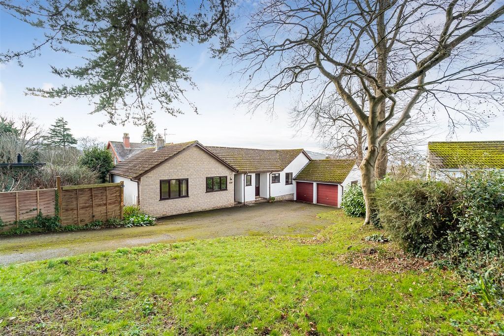 4 bed detached bungalow for saleBrae Road, Winscombe - Spacious Detached Bungalow BS25