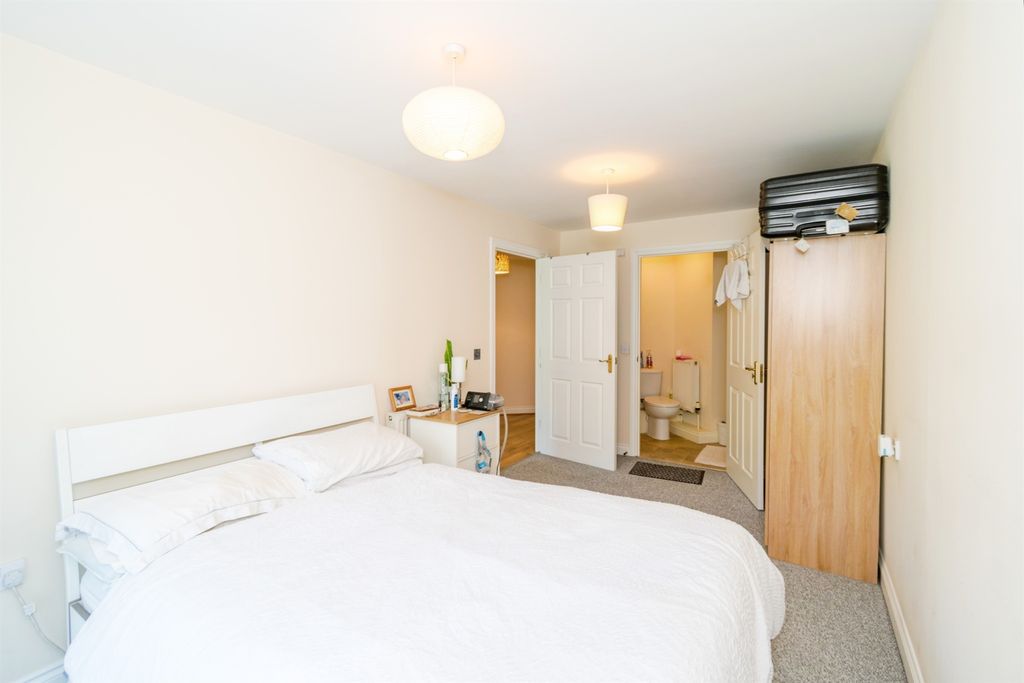 Additional image 8 of 2 bed flat for saleThe Dell, Southampton SO15