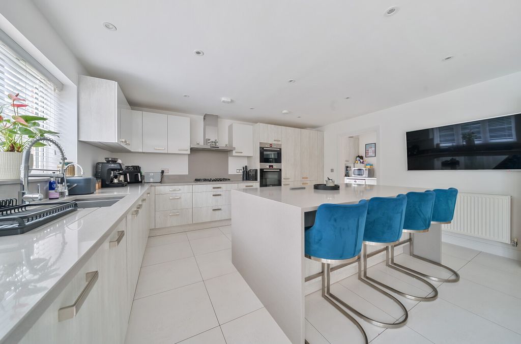 Additional image 21 of 5 bed detached house for saleDowles Barn Close, Barkham, Wokingham RG41
