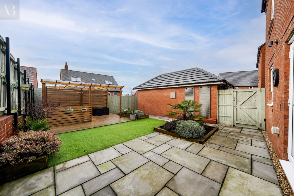 Additional image 3 of 4 bed detached house for saleGee Avenue, Hugglescote, Coalville, Leicestershire LE67