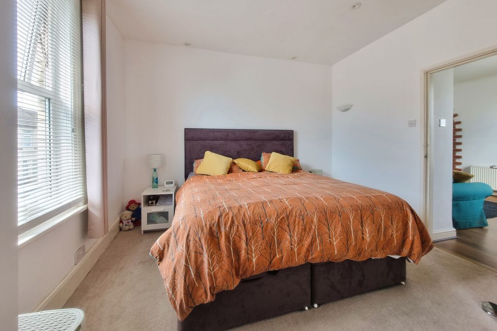 Additional image 6 of 2 bed flat for salePortsmouth, Hampshire PO1