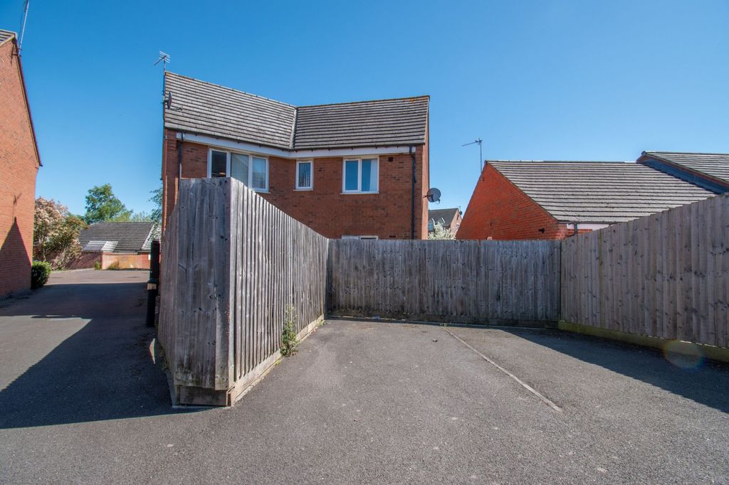 Additional image 3 of 2 bed flat for saleSwinton Close, Hamilton LE5