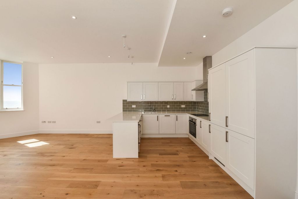 Additional image 4 of 3 bed flat for sale117 Marine Parade, Worthing, West Sussex BN11