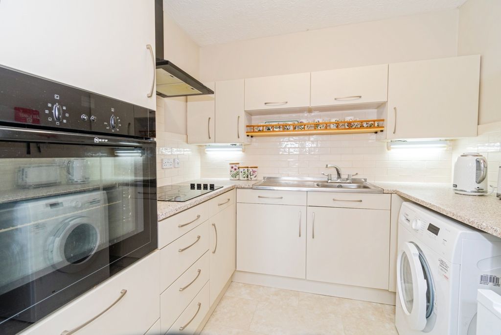 Additional image 4 of 1 bed flat for saleSherwood Close, Southampton, Hampshire SO16
