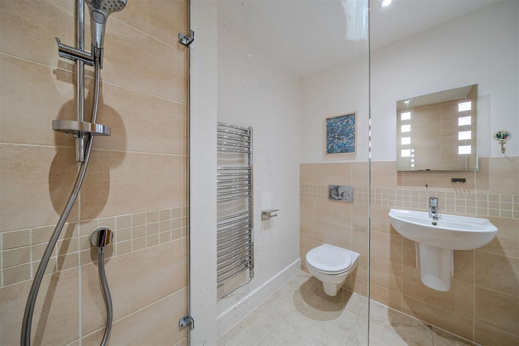 Additional image 15 of 2 bed flat for saleLanden House, Rectory Road Wokingham, Berkshire RG40