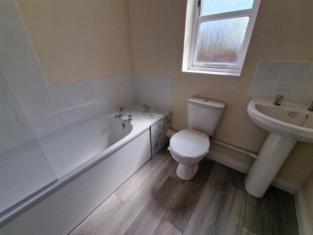 Additional image 7 of 2 bed flat for saleRose Court, Gillingham SP8