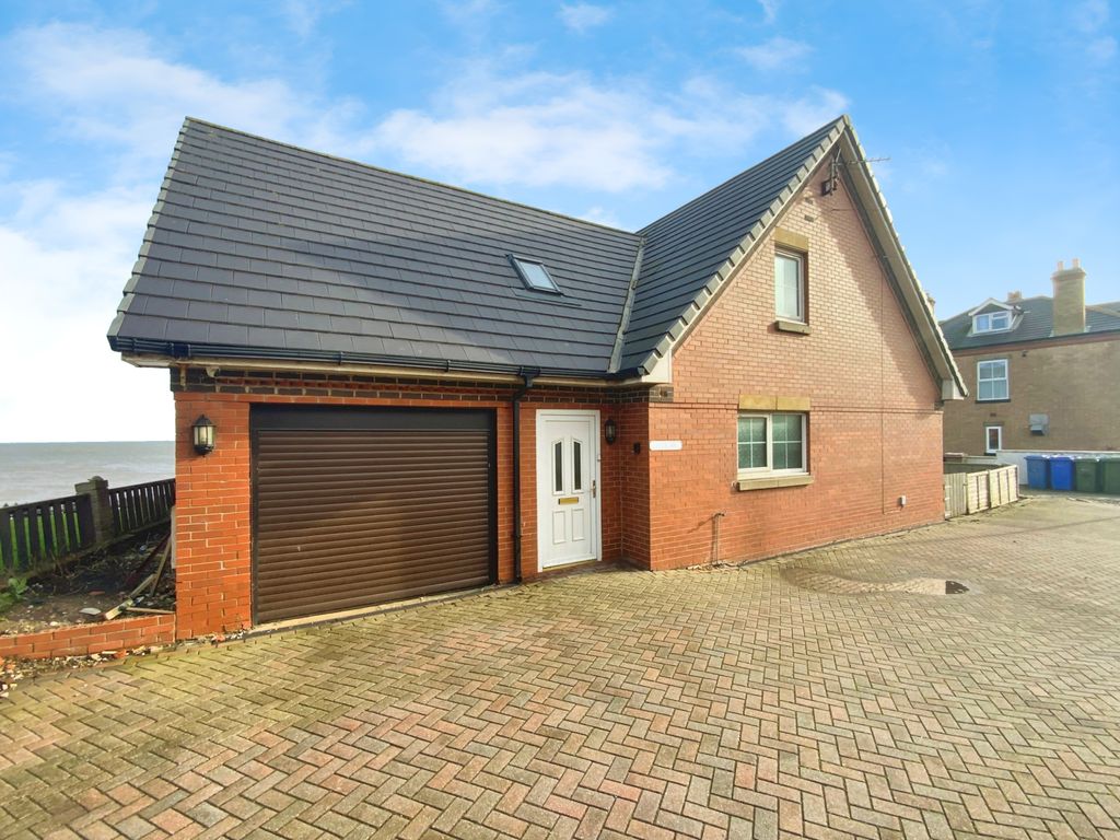 5 bed detached bungalow for saleThe Promenade, Withernsea HU19