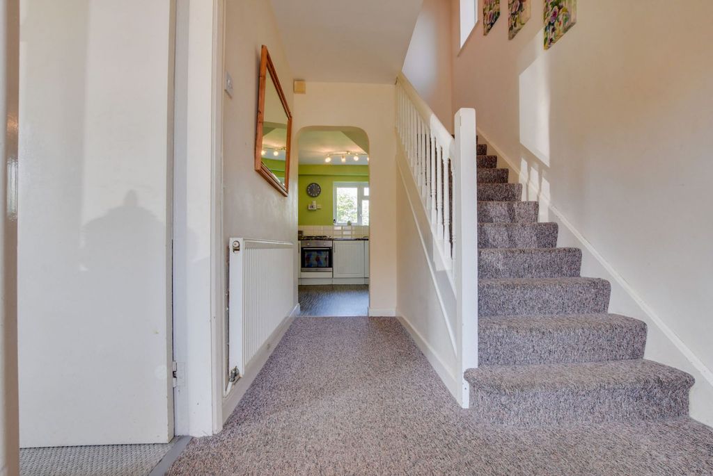 4 bed semi-detached house for saleHill Way, Oadby, Leicester LE2 photo 5