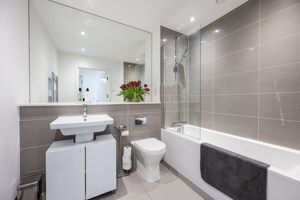 Additional image 4 of 3 bed flat for saleGranada House, Meridian Way, Southampton SO14