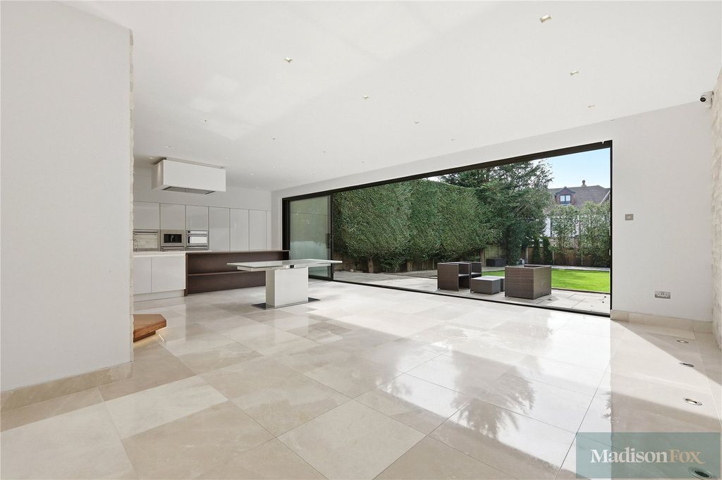Additional image 9 of 5 bed detached house for saleWoodland Way, Woodford Green IG8