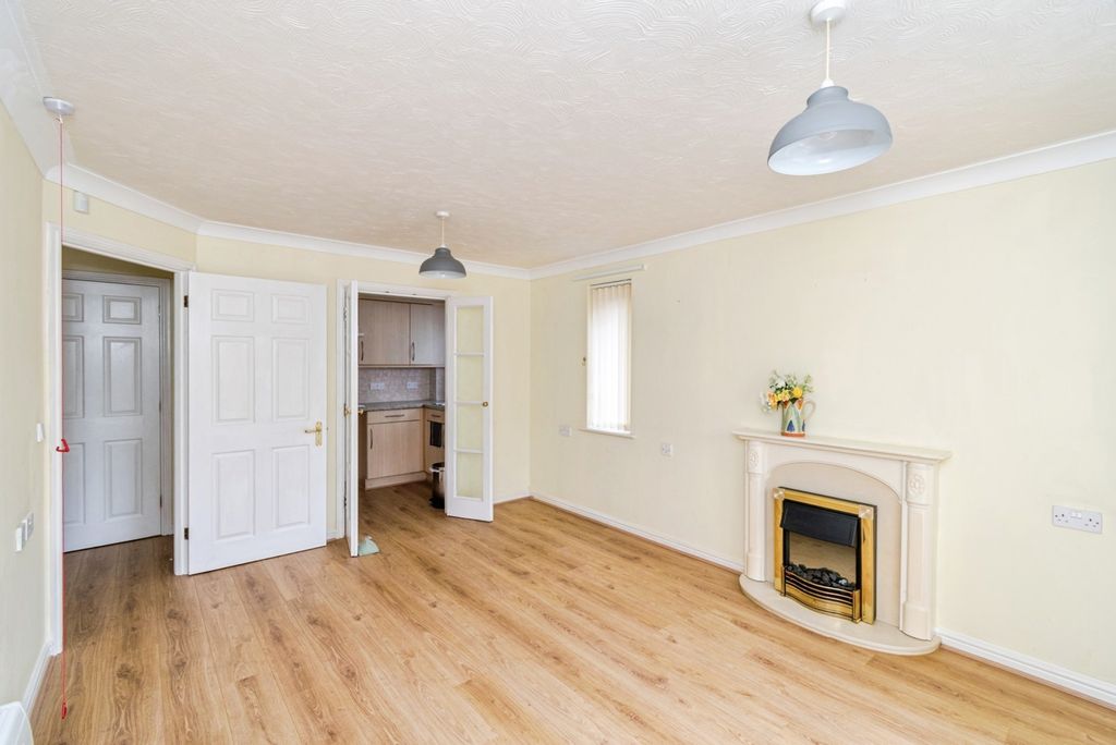 Additional image 5 of 2 bed flat for saleOakley Road, Southampton, Hampshire SO16