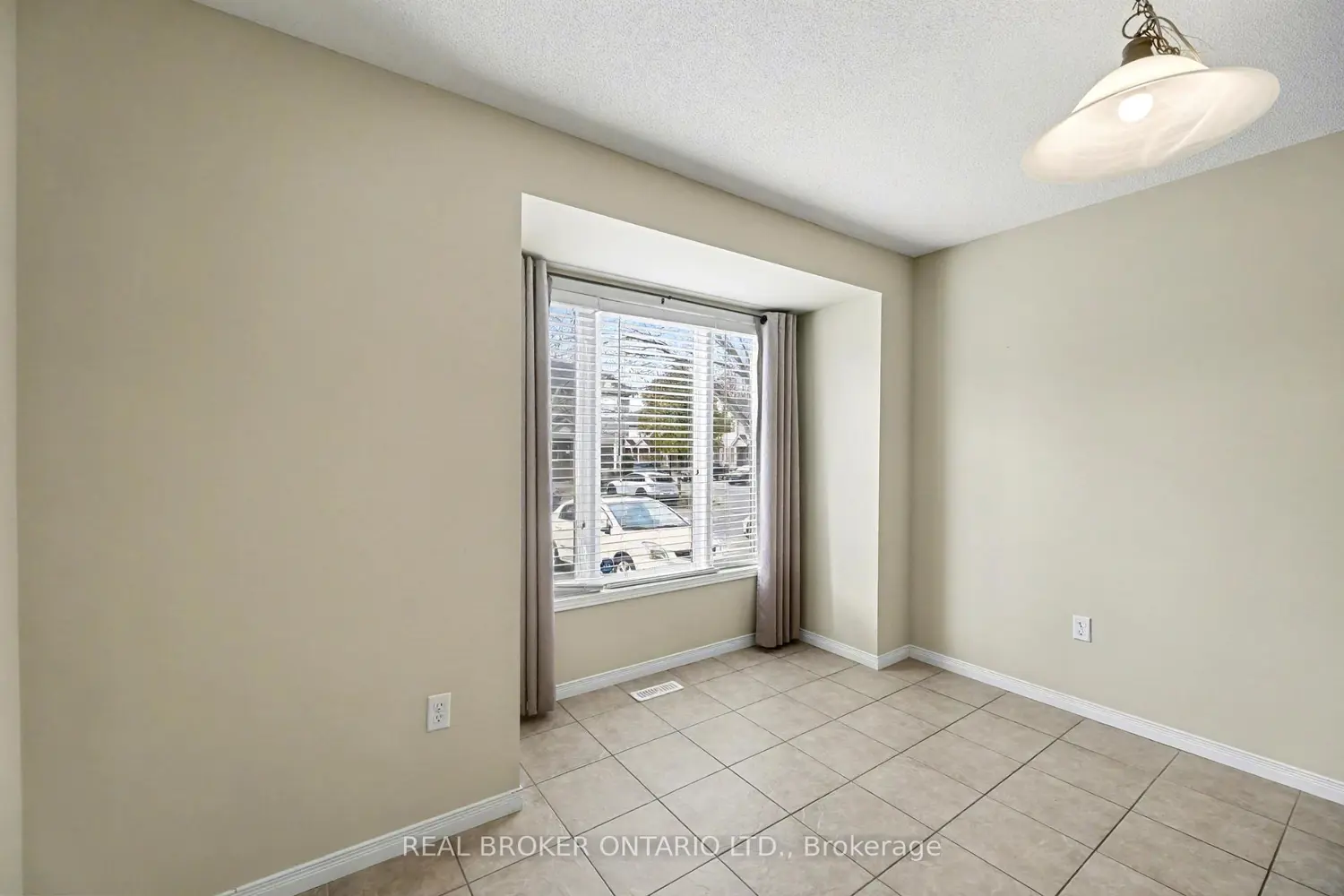 Additional image 4 of 1535 Trossacks Avenue 4