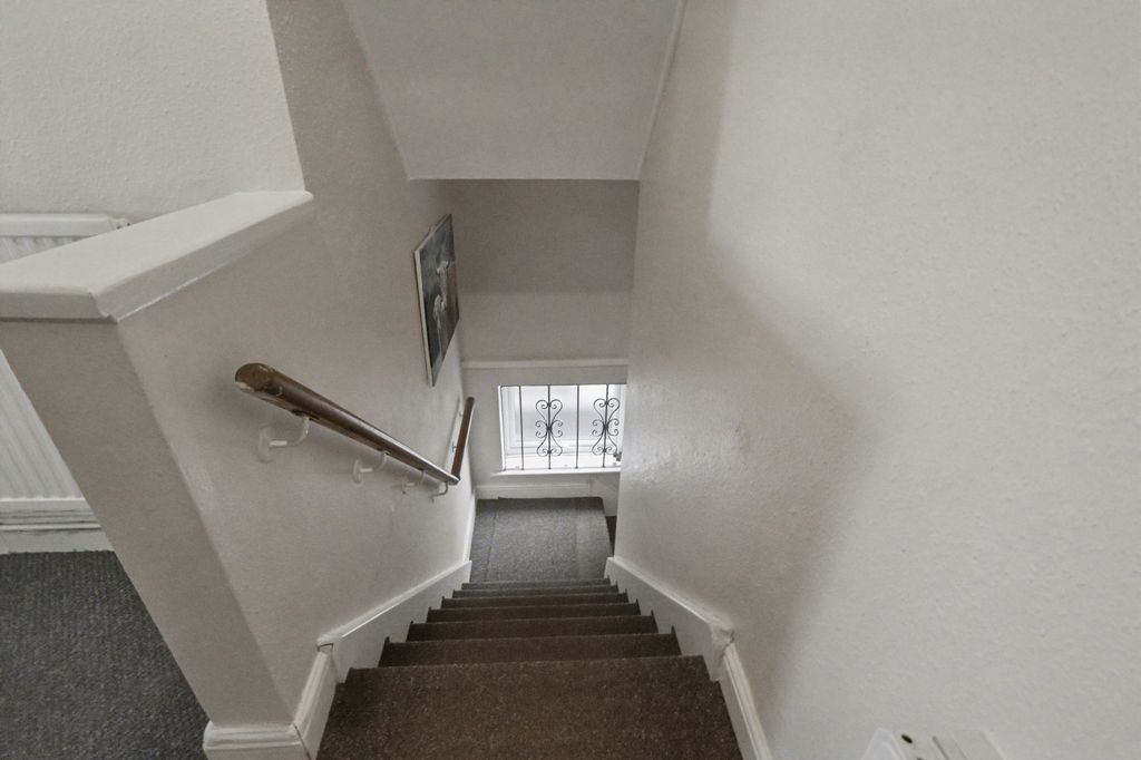 2 bed flat for saleCedric Crescent, Thurcroft S66 photo 5