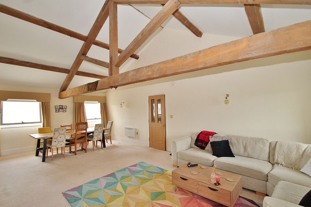 Additional image 2 of 3 bed flat for saleWoodford Mill, Witney OX28
