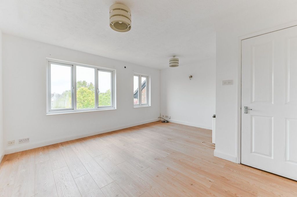 Additional image 2 of 2 bed flat for saleCotswold Way, Worcester Park KT4
